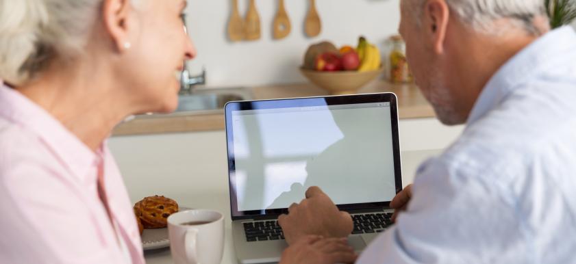 back-view-picture-mature-loving-couple-family-using-laptop